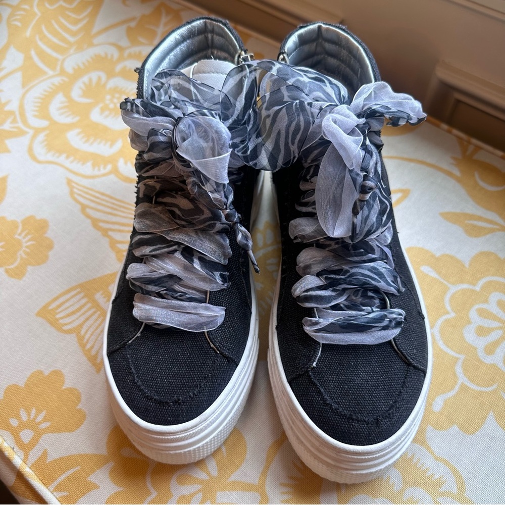 P448 black canvas high top platform sneaker sz 39